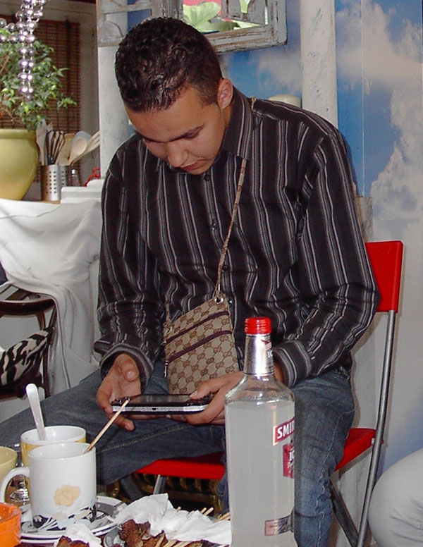 En Abdel doet nog even een spelletje